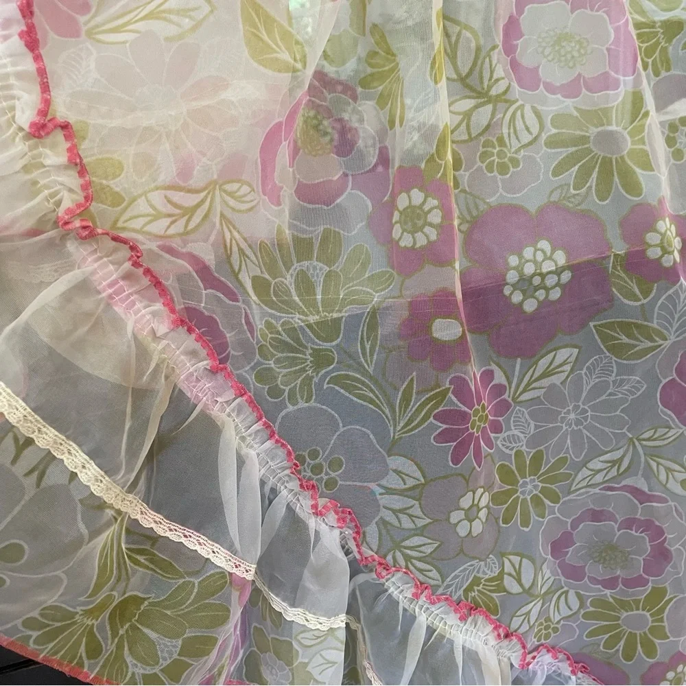 VINTAGE MID CENTURY SEMI SHEER  FLORAL VALANCE  41” L X 104” W X 16” L Middle